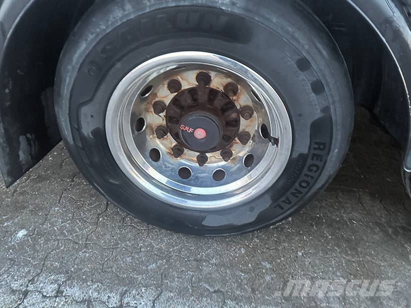 Kraker 3 axle Walkingfloor / Schubbodenauflieger Semi-trailer med fast kasse