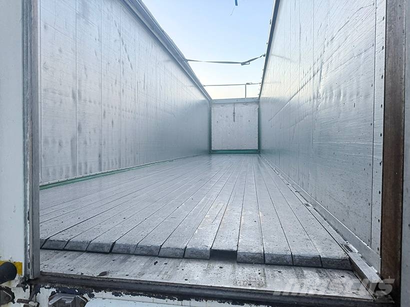 Kraker 3 axle Walkingfloor / Schubbodenauflieger Semi-trailer med fast kasse