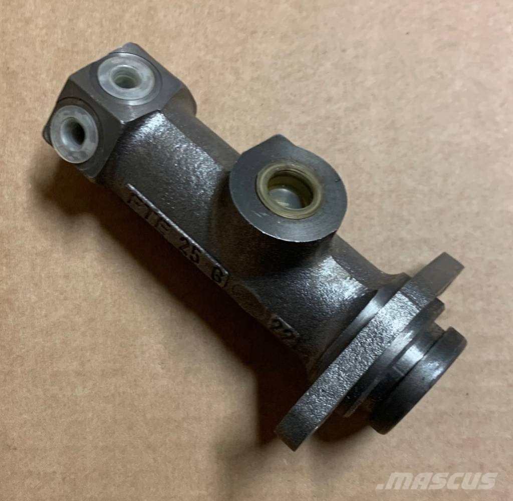 Deutz-Fahr D07 Brake cylinder 04387196, 0438 7196, 4387196 Freins
