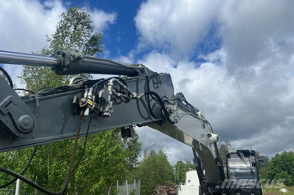 Liebherr R 946 履带挖掘机