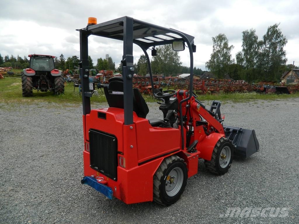 Attack 800 Frontālie iekrāvēji un ekskavatori