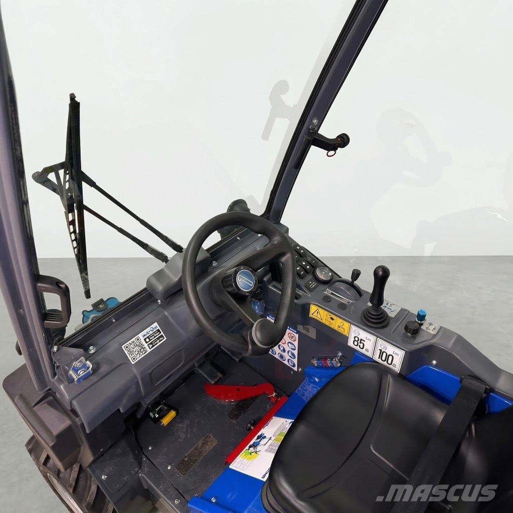 Multione LAGERKAMPANJ 2.3 EFI med hytt och värme 滑移装载机