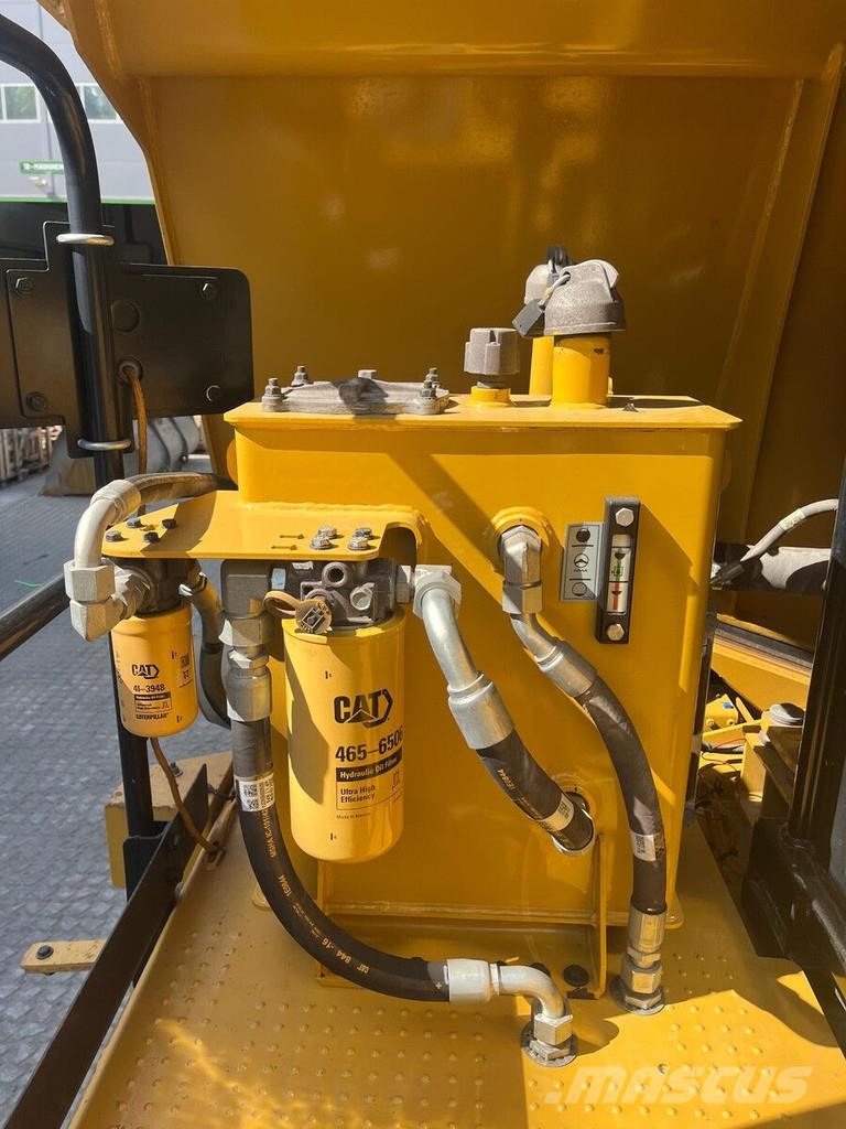 CAT 772G Vehículos compactos de volteo