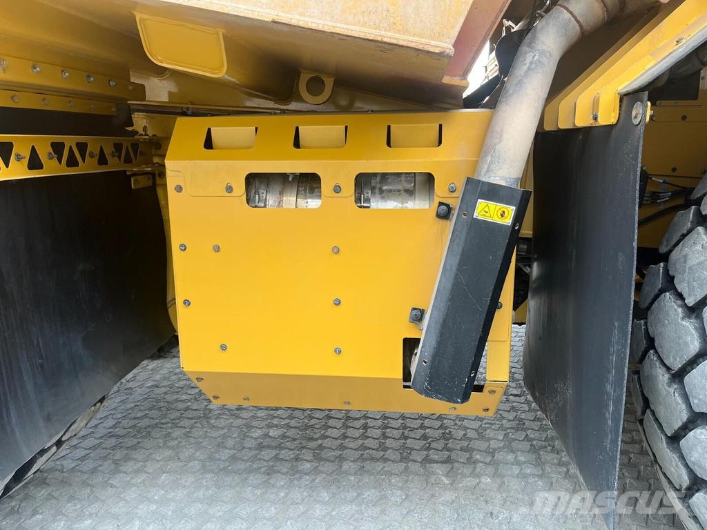 CAT 772G Vehículos compactos de volteo