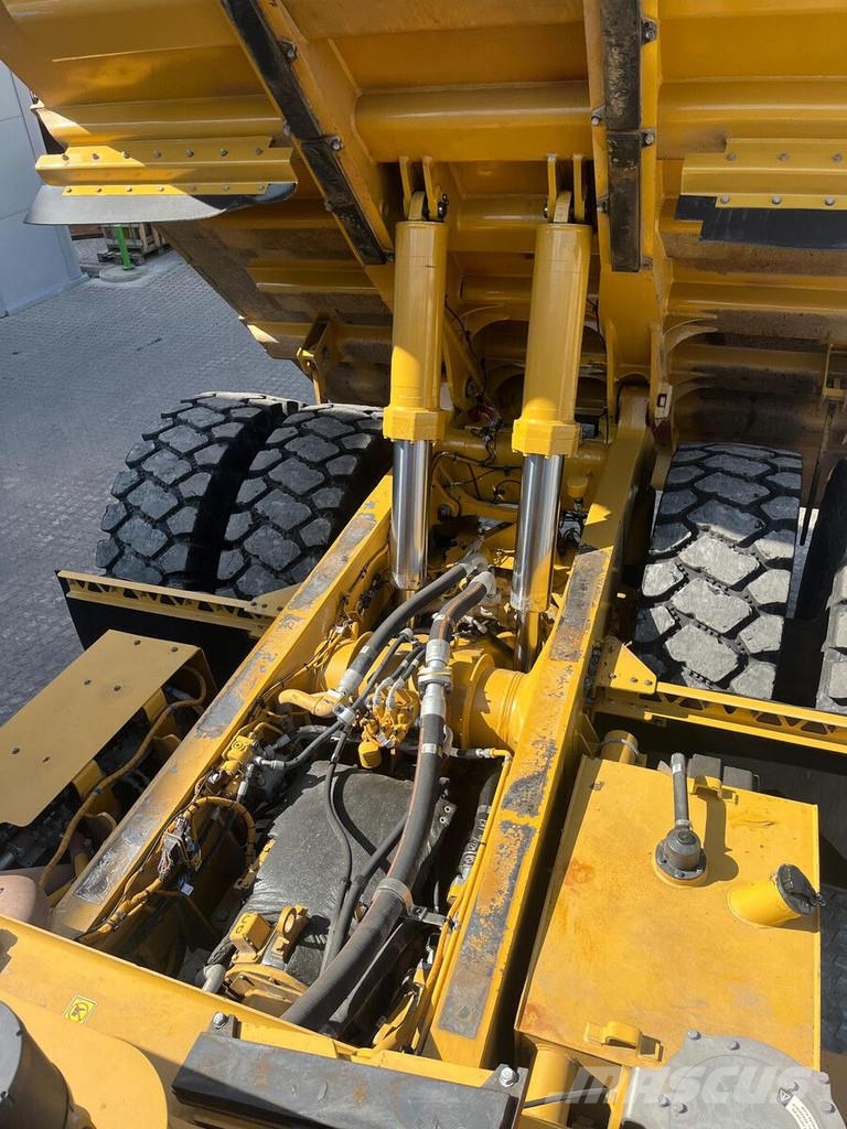 CAT 772G عربات نقل قلابة للمواقع