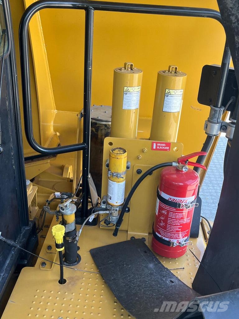 CAT 772G Vehículos compactos de volteo