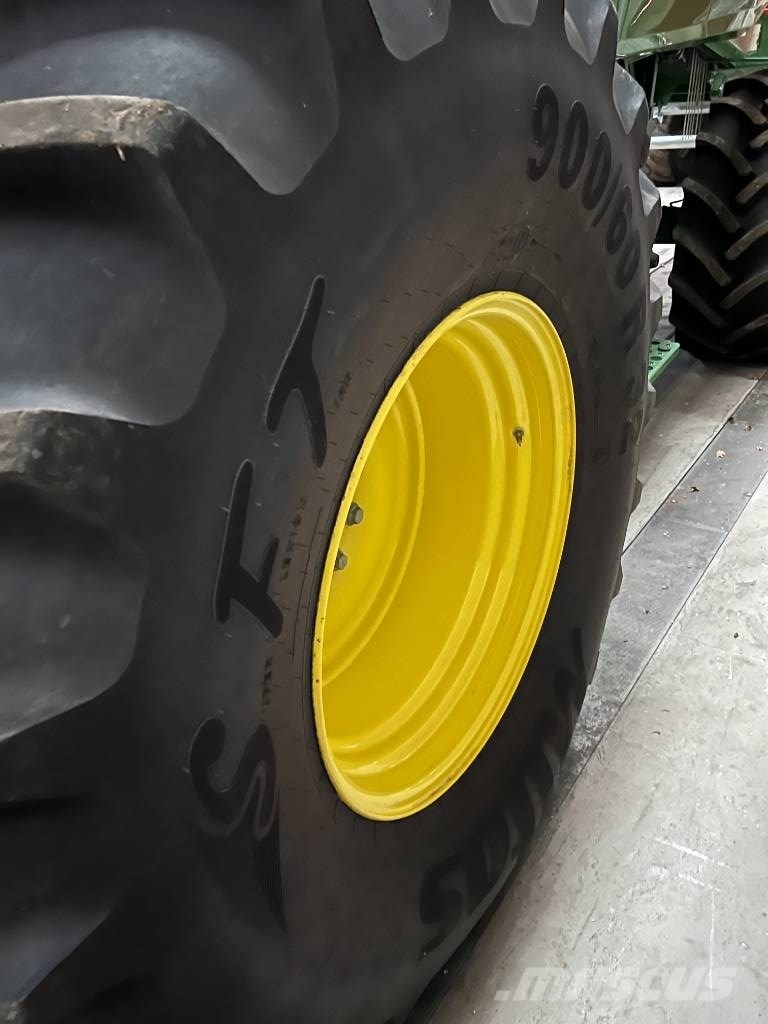 John Deere T 670i Зерноуборочные комбайны