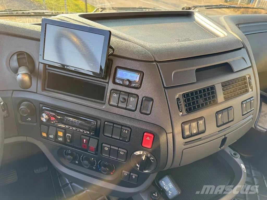 DAF XF 460 8X2 - EURO 6 + HIAB 855 EP-6 + REMOTE + STE Rabljene dizalice za težak teren