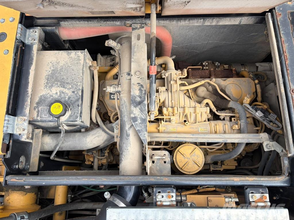 CAT M318F Bageri na kotačima