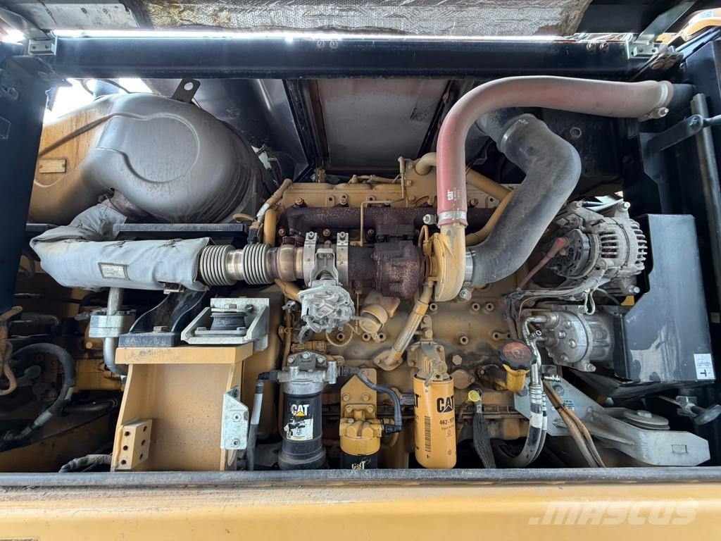 CAT M318F Bageri na kotačima