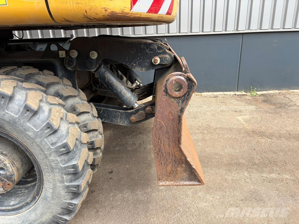 CAT M318F Bageri na kotačima