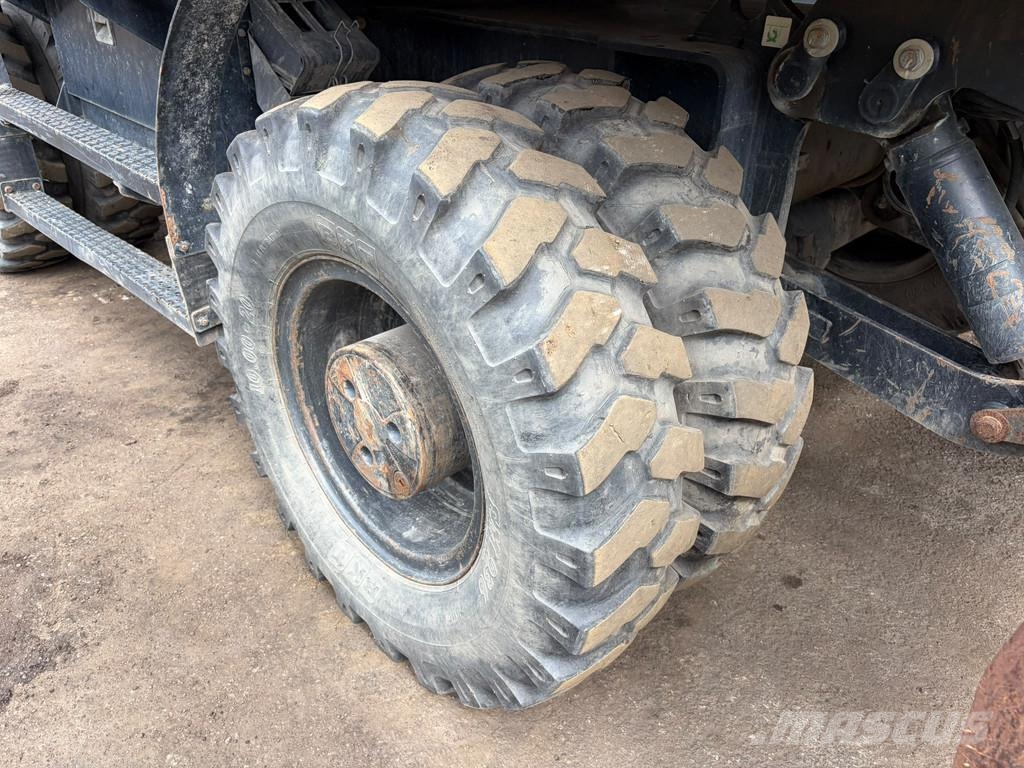 CAT M318F Bageri na kotačima