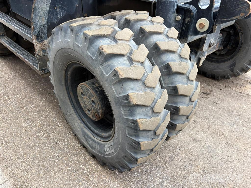 CAT M318F Bageri na kotačima