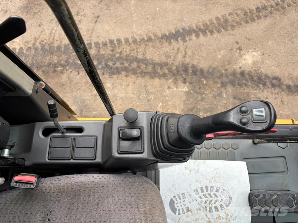 CAT M318F Bageri na kotačima