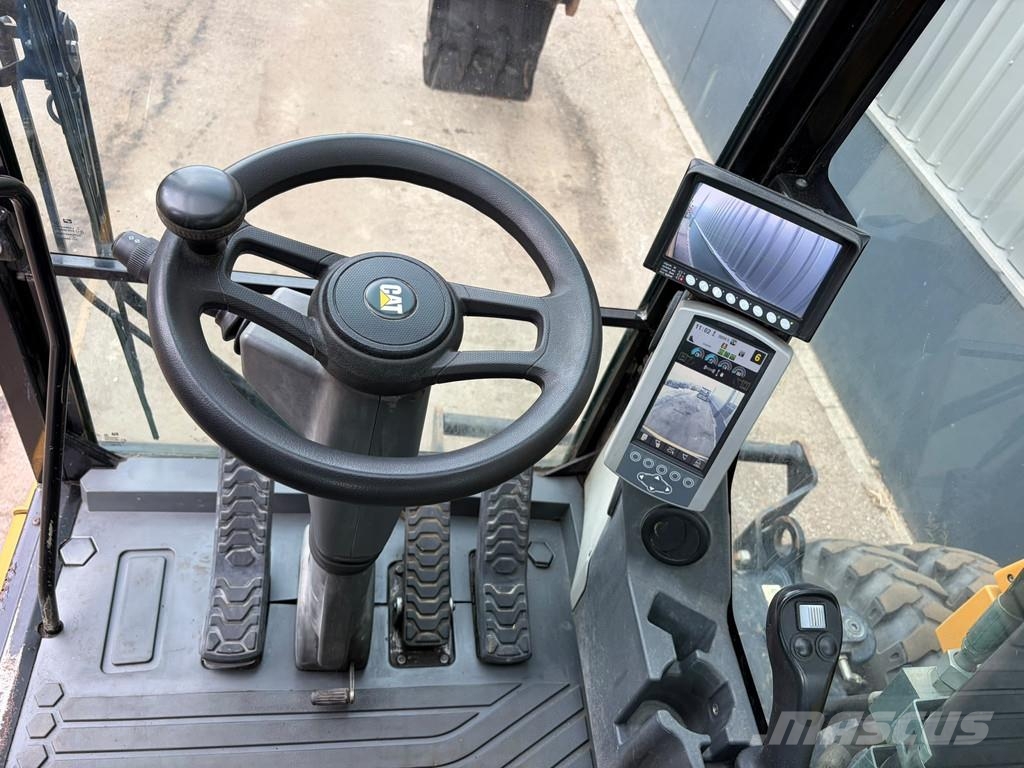 CAT M318F Bageri na kotačima
