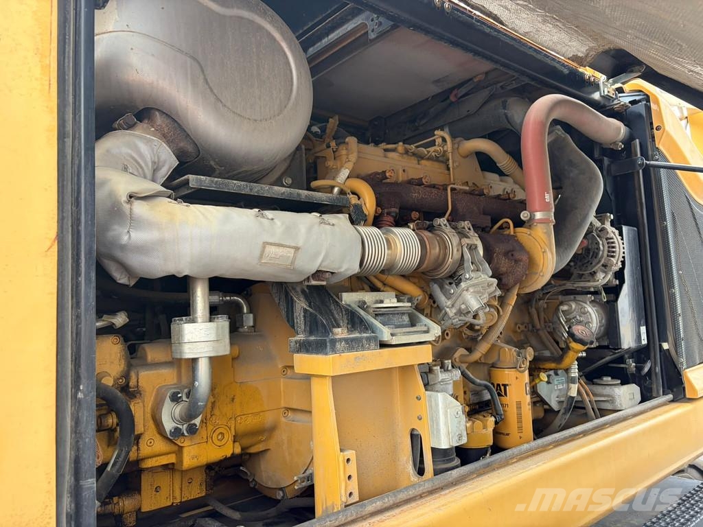 CAT M318F Bageri na kotačima