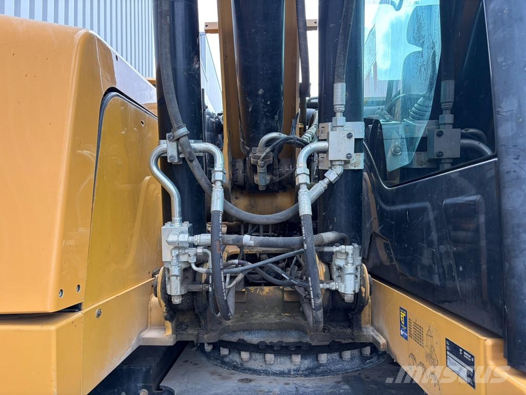 CAT M318F Bageri na kotačima