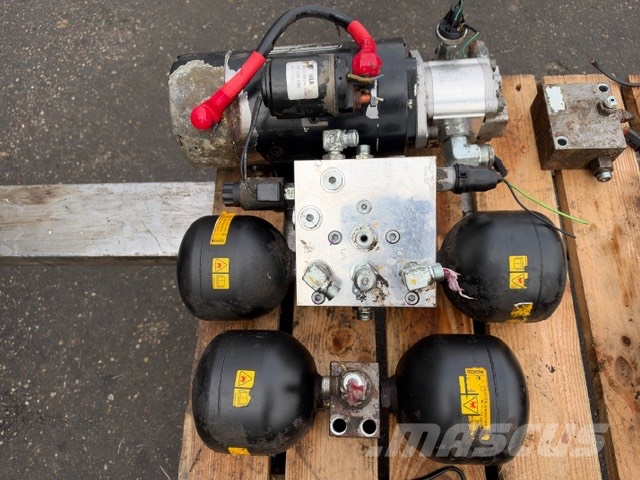 Doosan DL 300-5 USED HYDRAULIC PARTS COMPLET هيدروليات
