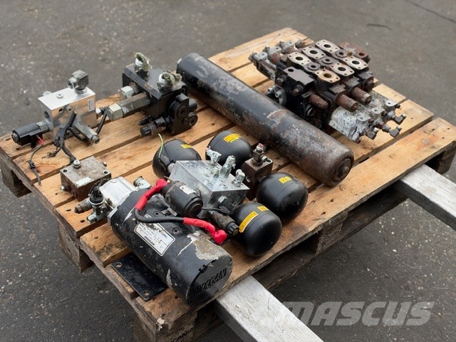 Doosan DL 300-5 USED HYDRAULIC PARTS COMPLET هيدروليات
