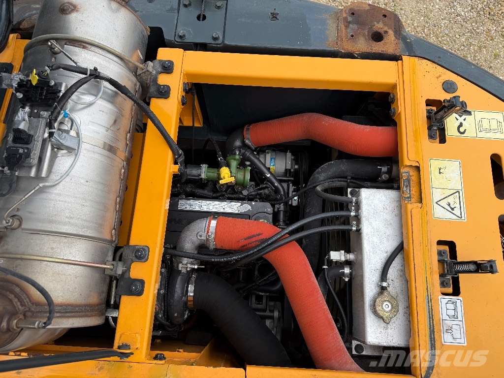 Hyundai HX 235 LCR Roomikekskavaatorid