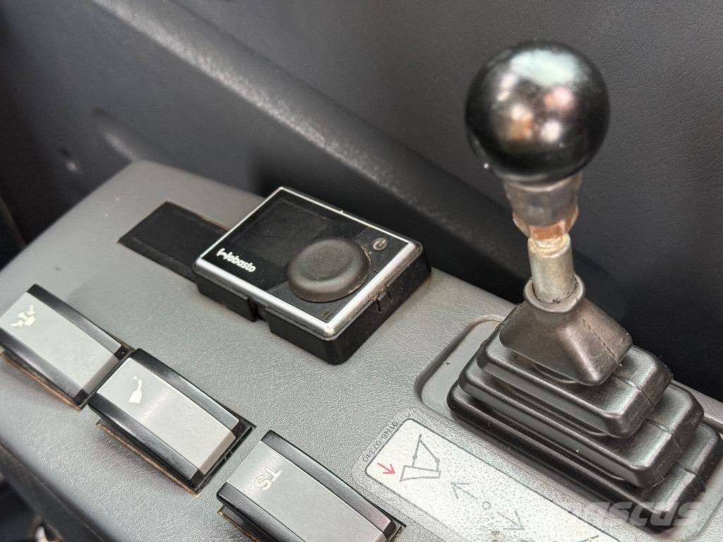Hyundai HX 235 LCR Roomikekskavaatorid