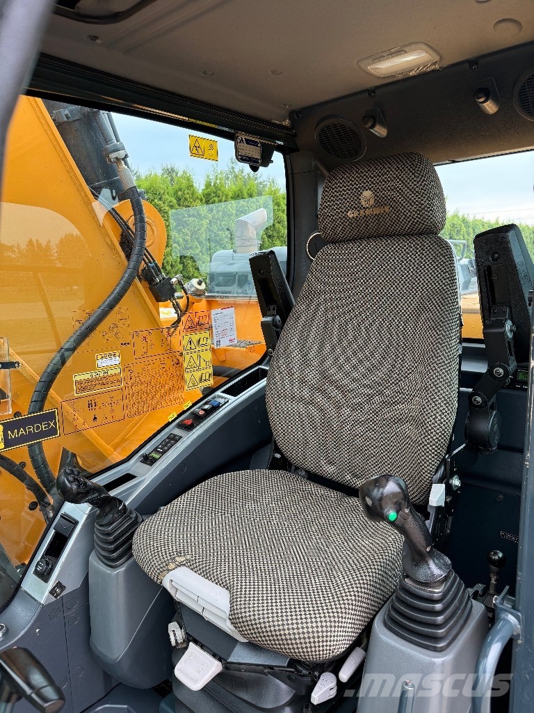 Hyundai HX 235 LCR Roomikekskavaatorid