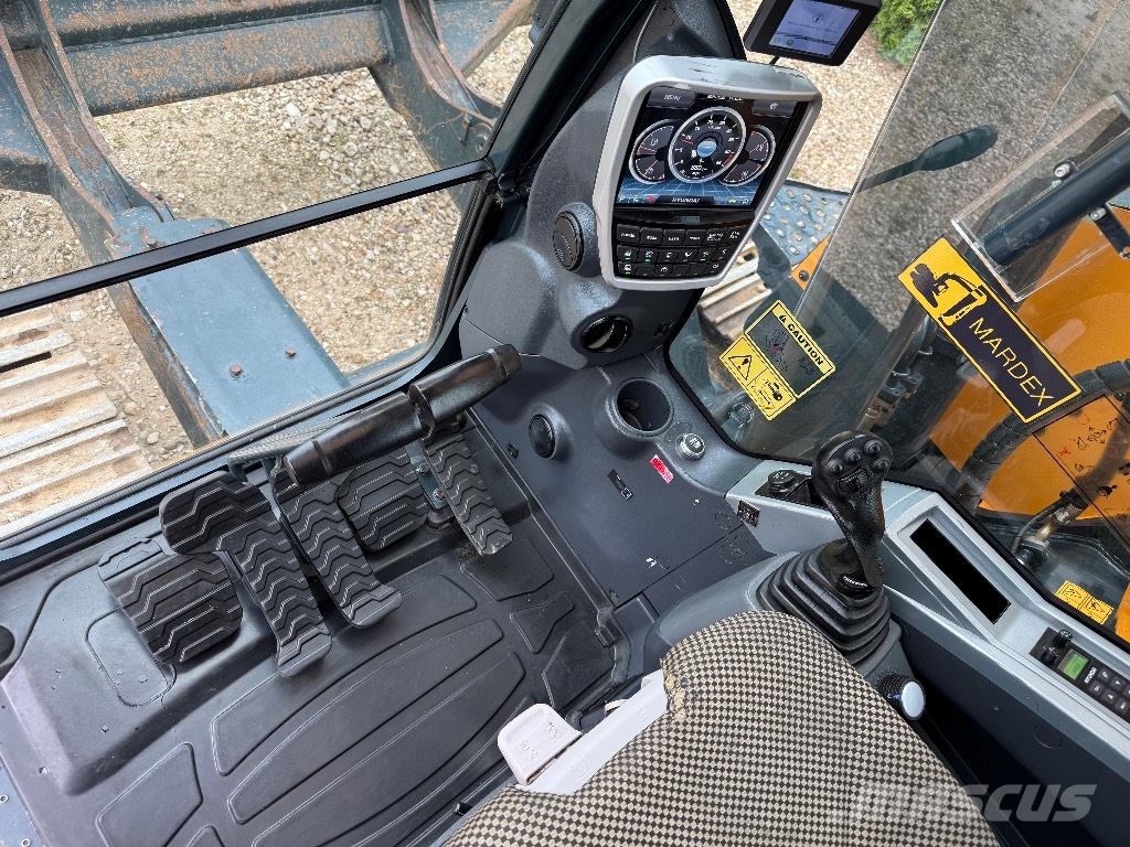 Hyundai HX 235 LCR Roomikekskavaatorid