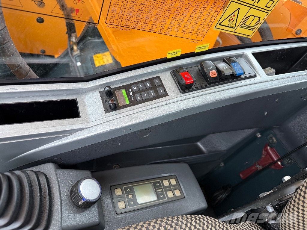 Hyundai HX 235 LCR Roomikekskavaatorid