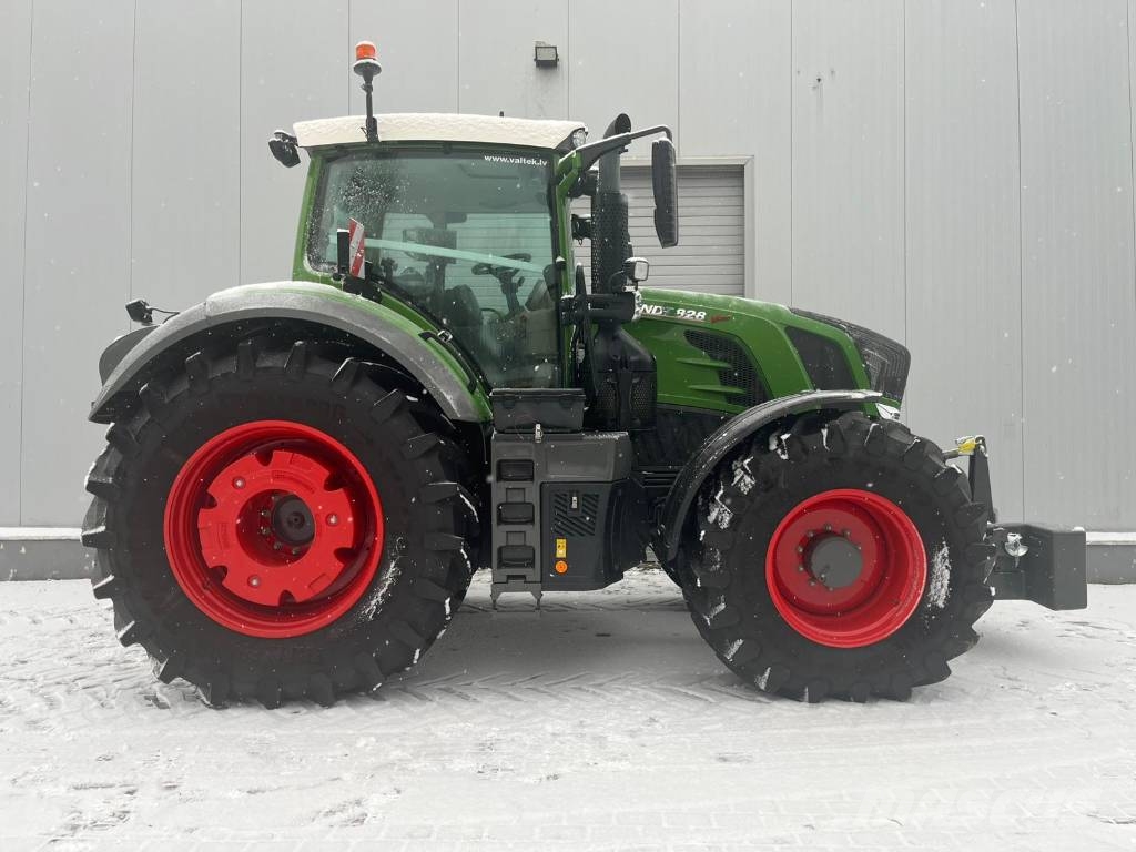 Fendt 828 S4 Profi Plus Трактори