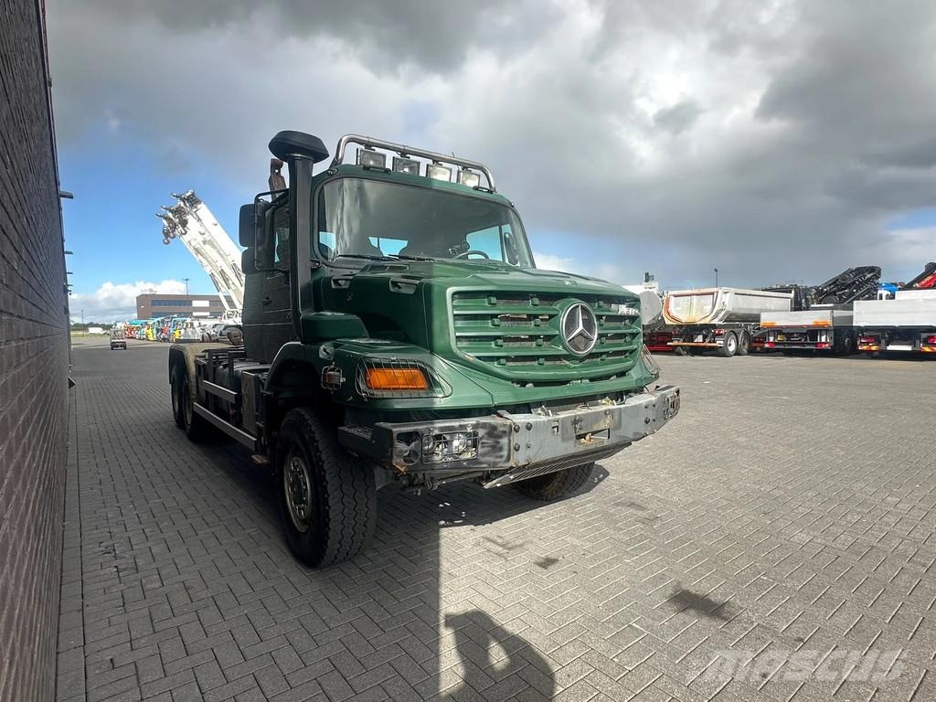 Mercedes-Benz Zetros 2733 Mercedes-Benz Zetros 2733 A 6x6 Allrad Hook lift trucks
