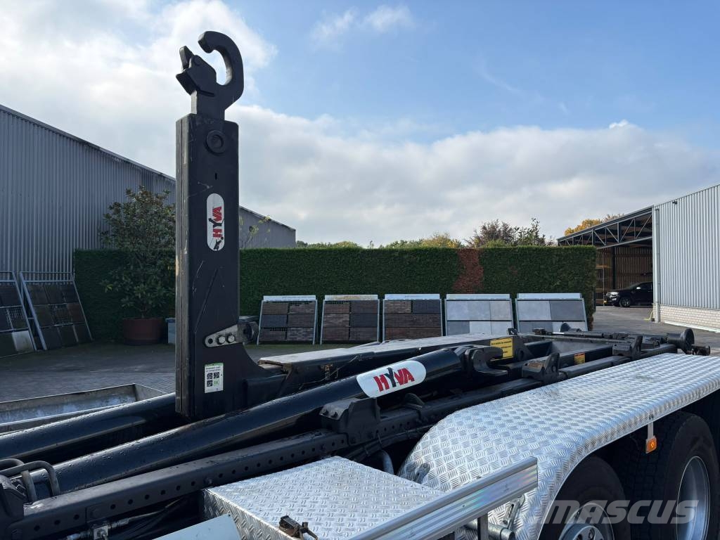 Volvo FMX 420 8x2, 2015 incl. HMF kraan en contain FMX 420 Containerchassis