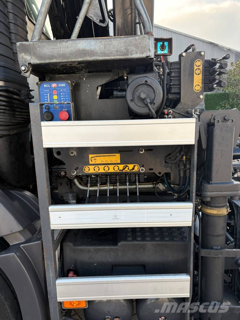 Volvo FMX 420 8x2, 2015 incl. HMF kraan en contain FMX 420 Containerchassis