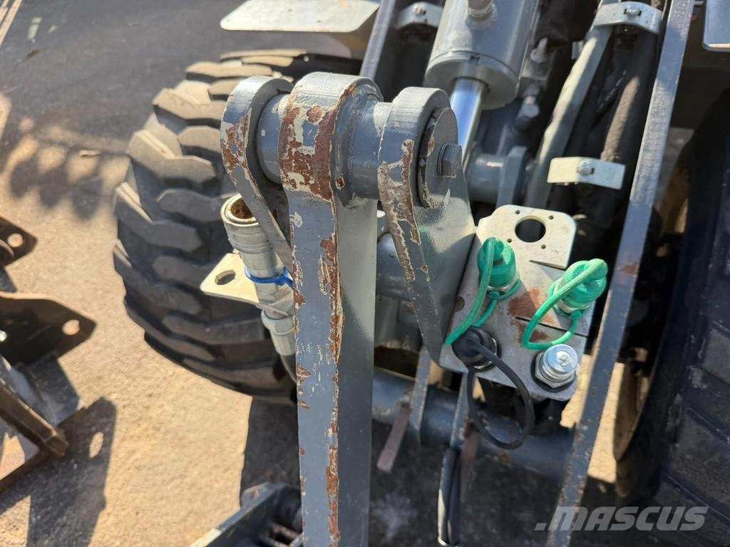 GiANT G2700 X-TRA - 1263h ORIGINAL - 2 BUCKETS + FORKS - لوادر بعجل