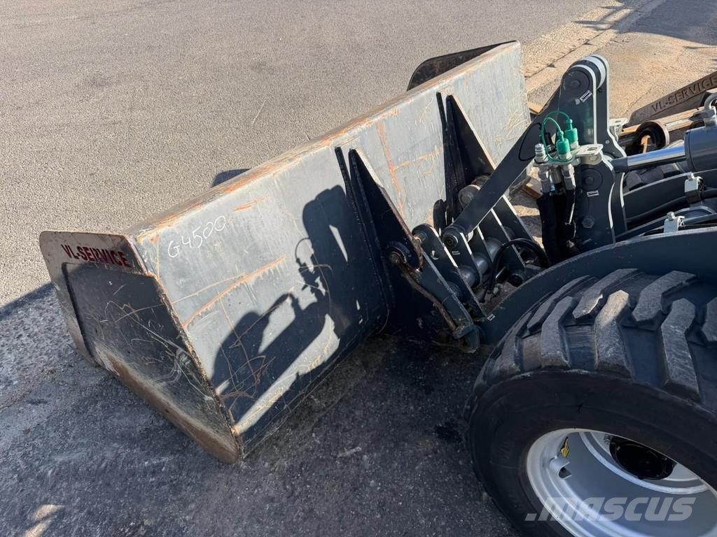 GiANT G2700 X-TRA - 1263h ORIGINAL - 2 BUCKETS + FORKS - لوادر بعجل