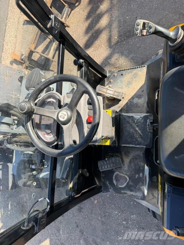 GiANT G2700 X-TRA - 1263h ORIGINAL - 2 BUCKETS + FORKS - لوادر بعجل