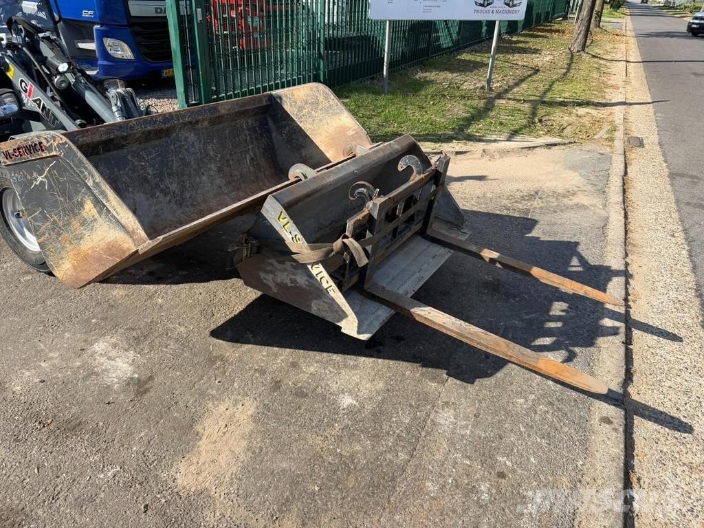 GiANT G2700 X-TRA - 1263h ORIGINAL - 2 BUCKETS + FORKS - لوادر بعجل