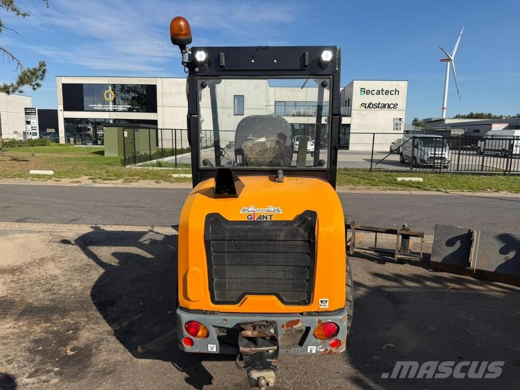 GiANT G2700 X-TRA - 1263h ORIGINAL - 2 BUCKETS + FORKS - لوادر بعجل