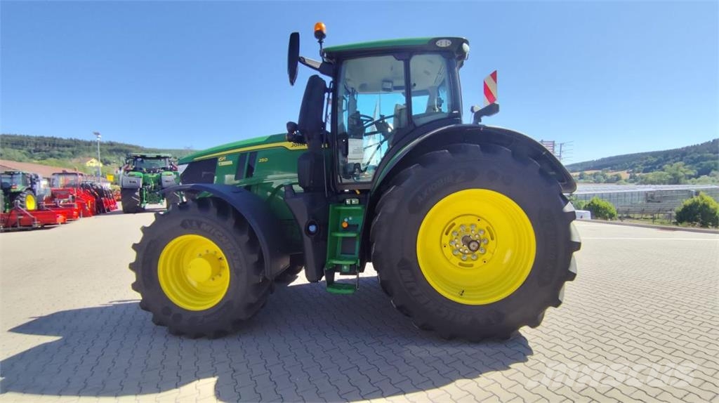 John Deere 6R 250 Tractoren