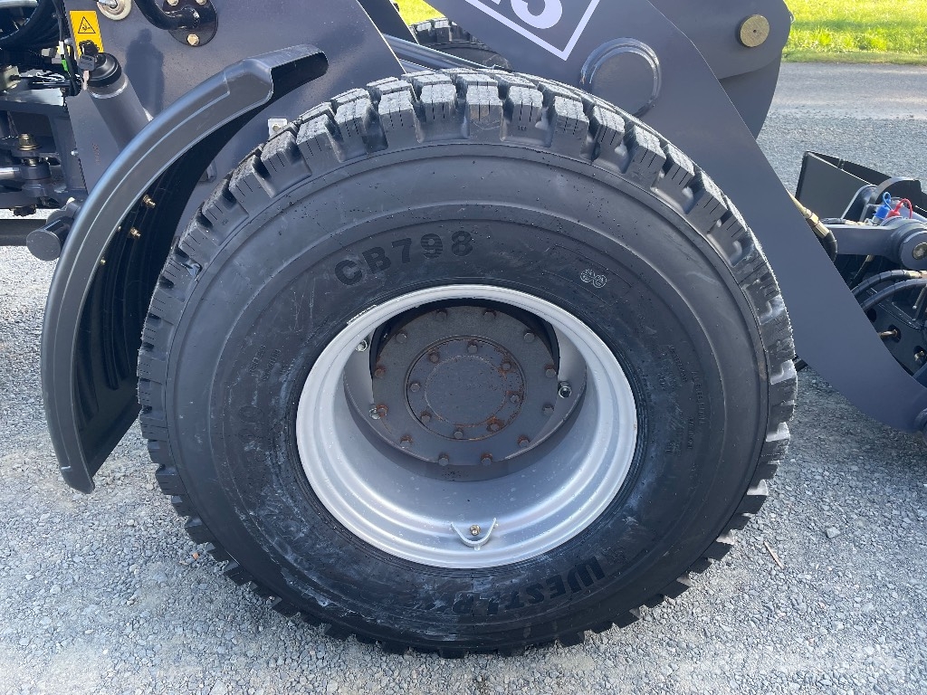 Lastmaskin HZM 825 C-Smörj, Snödäck, 30kmh Kolesové nakladače