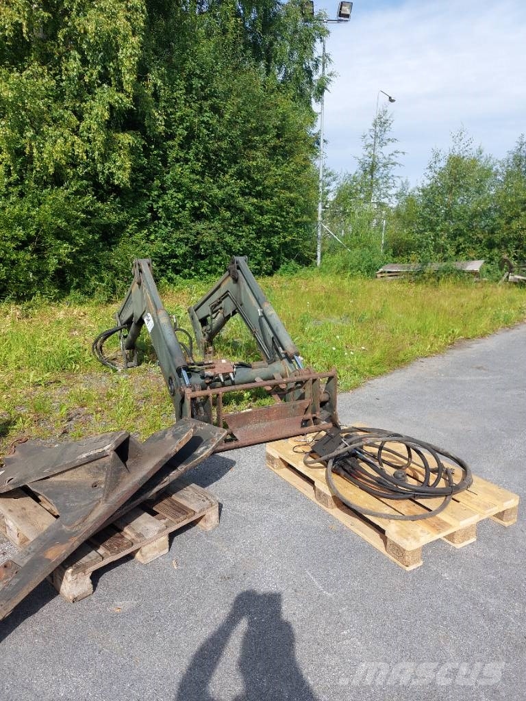 Qvicke Qvicke 695 Frontālie iekrāvēji un ekskavatori
