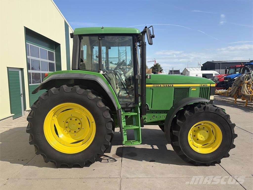 John Deere 6810 PQ الجرارات