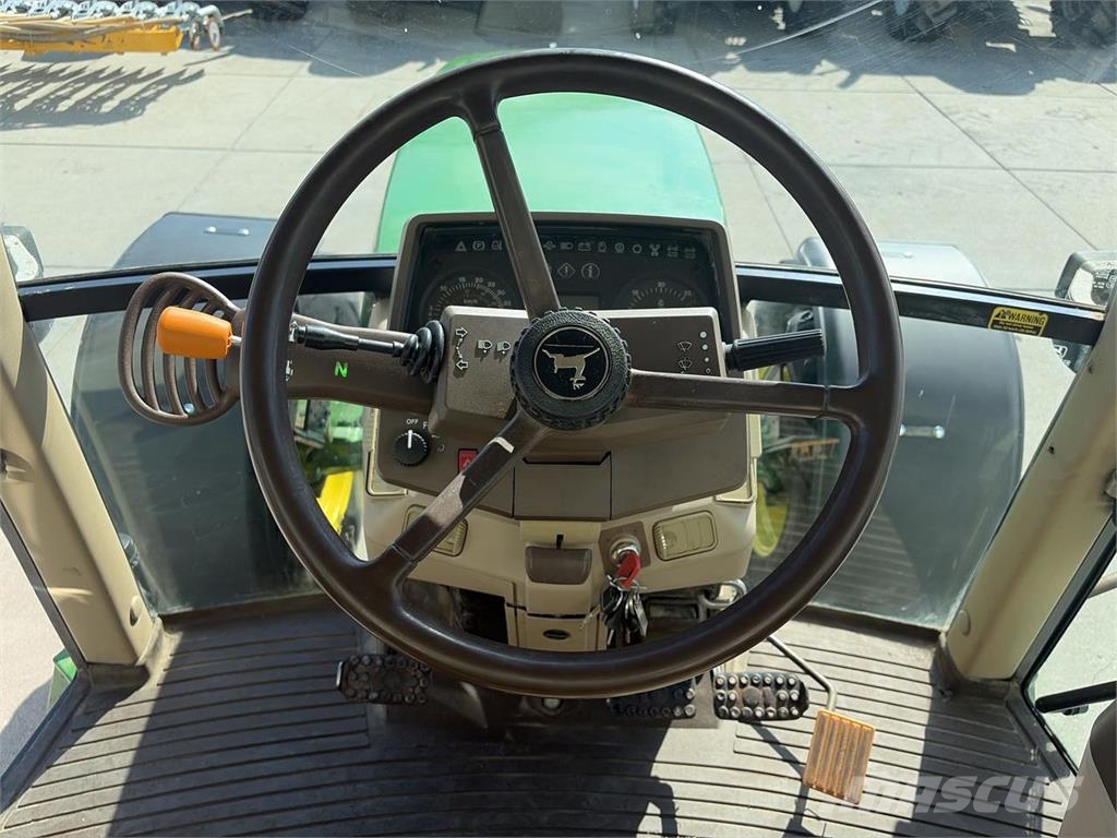 John Deere 6810 PQ الجرارات