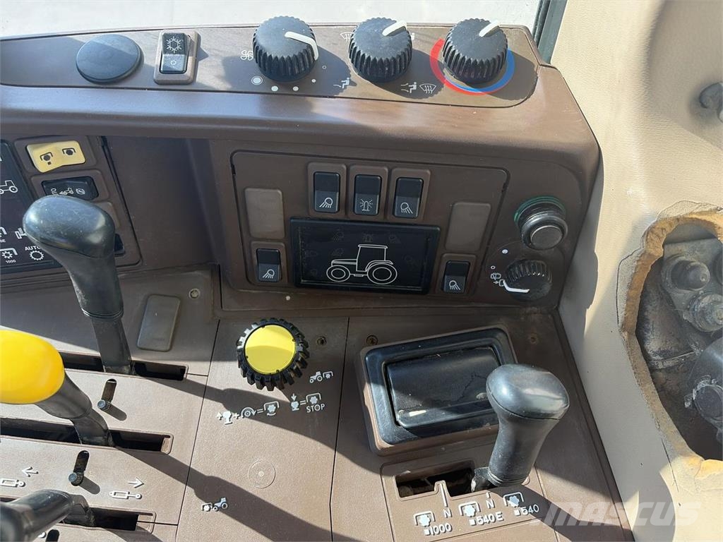 John Deere 6810 PQ الجرارات