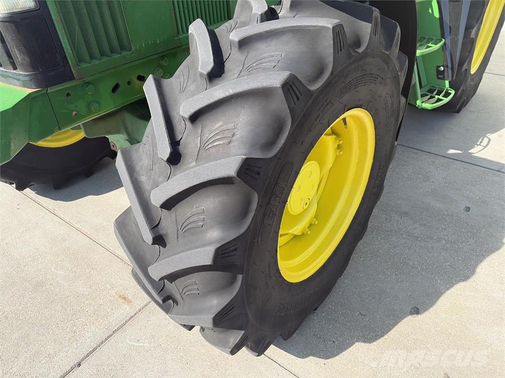John Deere 6810 PQ الجرارات