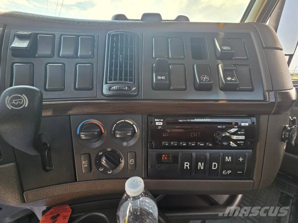Volvo VNL 42 T300 Tegljači