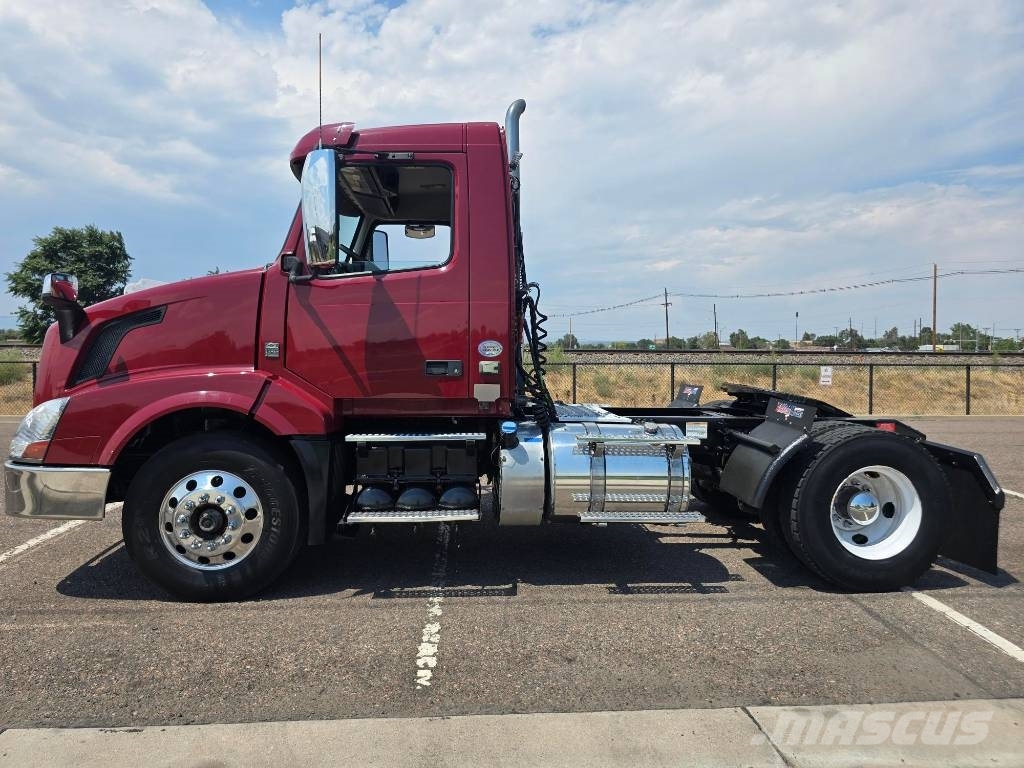 Volvo VNL 42 T300 Tegljači