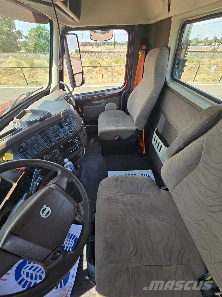 Volvo VNL 42 T300 Tegljači