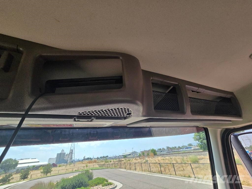 Volvo VNL 42 T300 Tegljači