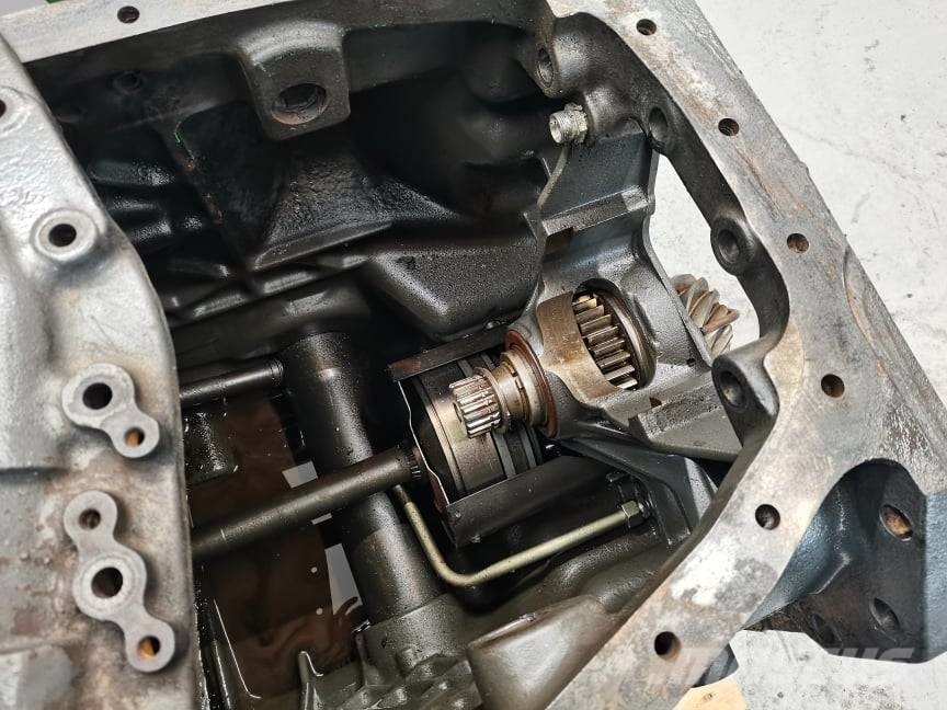 Fendt 900 Vario case gearbox M 954 100 050 040} Gear