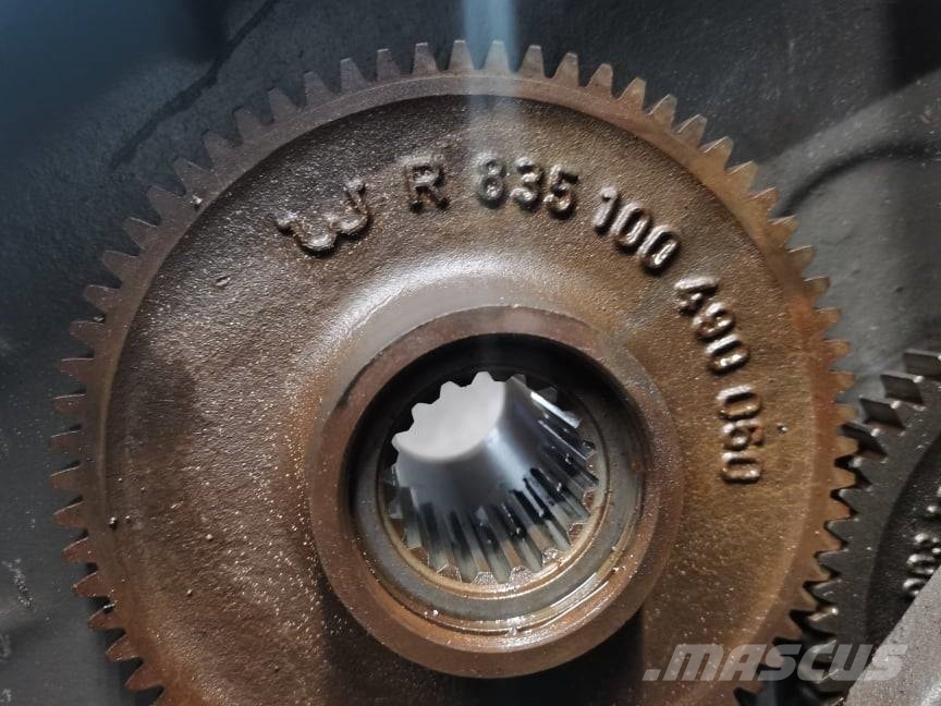 Fendt 900 Vario case gearbox M 954 100 050 040} Gear